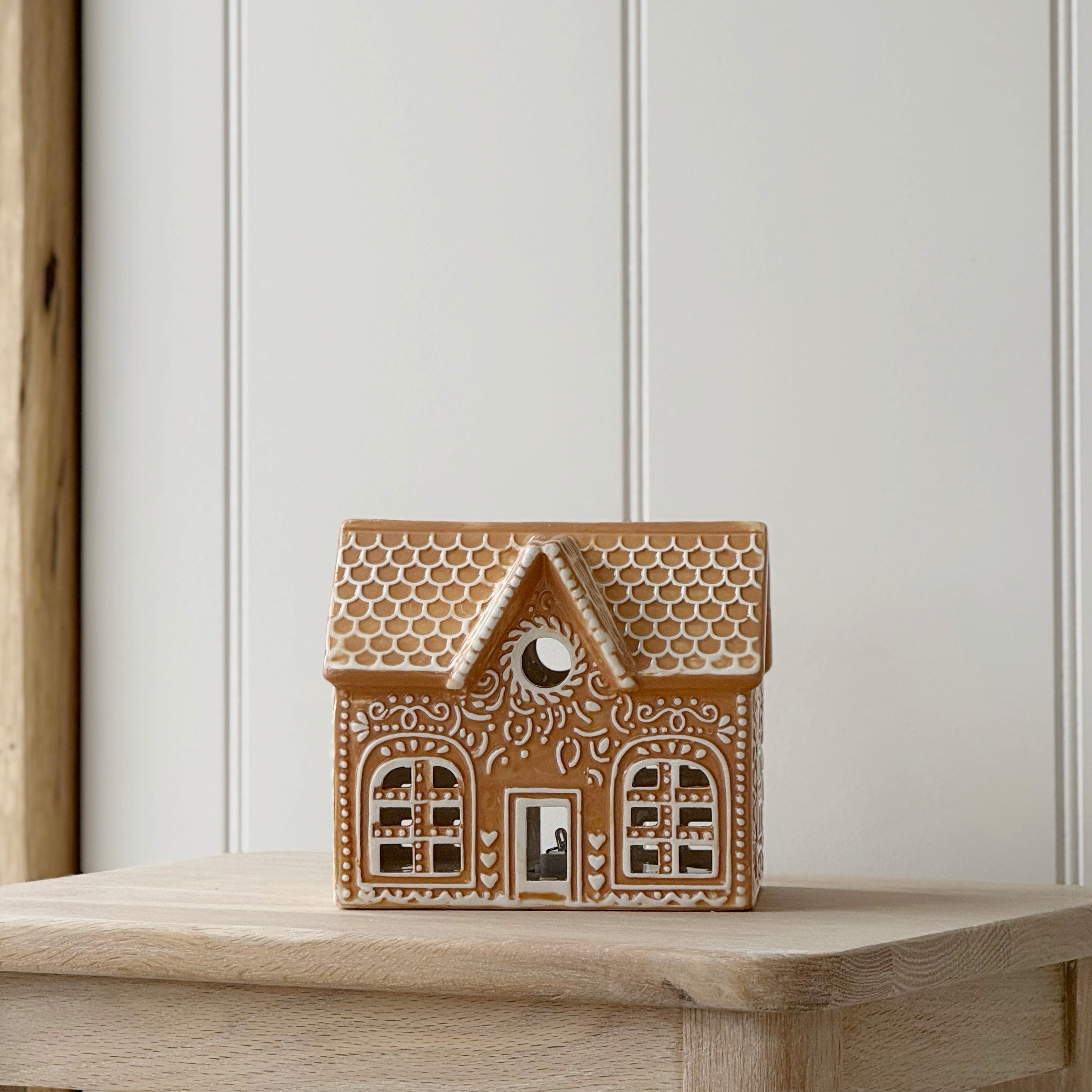 LED Gingerbread Cottage