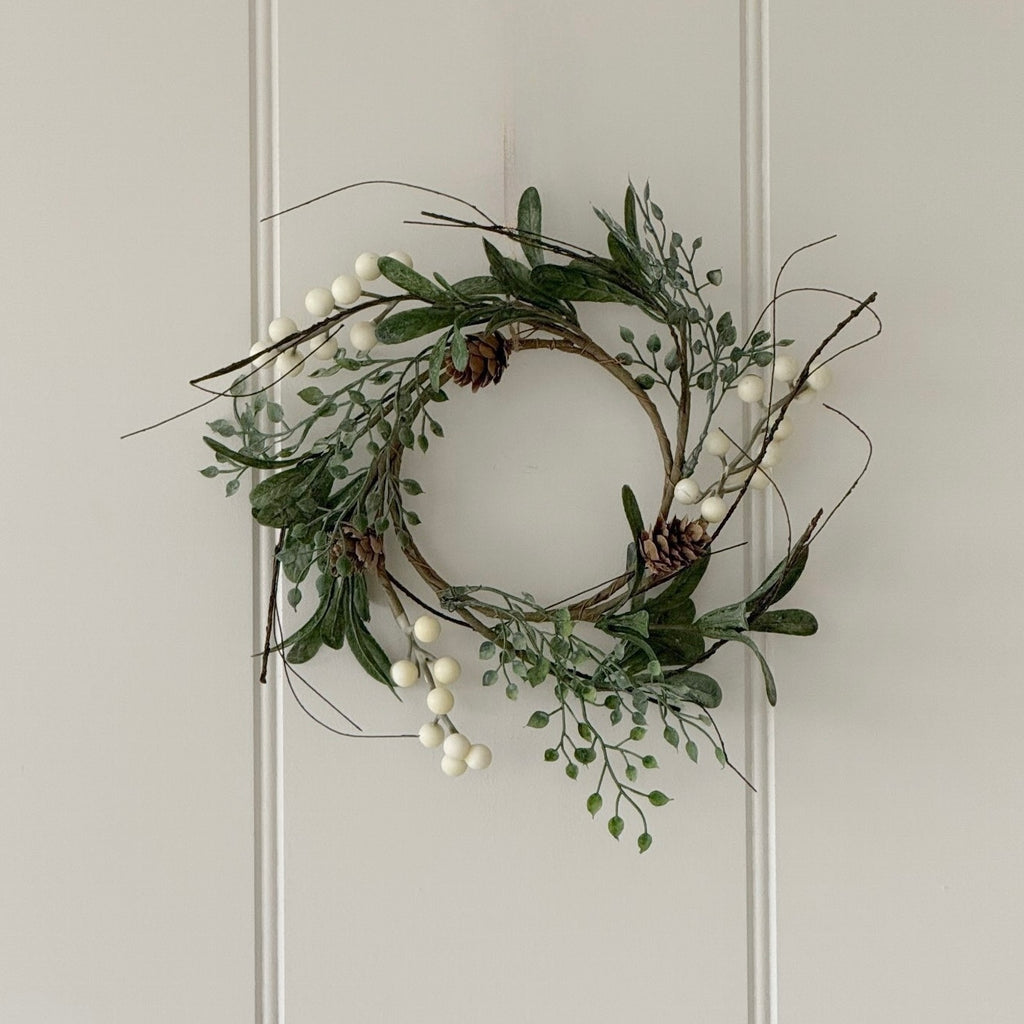 White Berry Candle Ring with Frosted Leaves