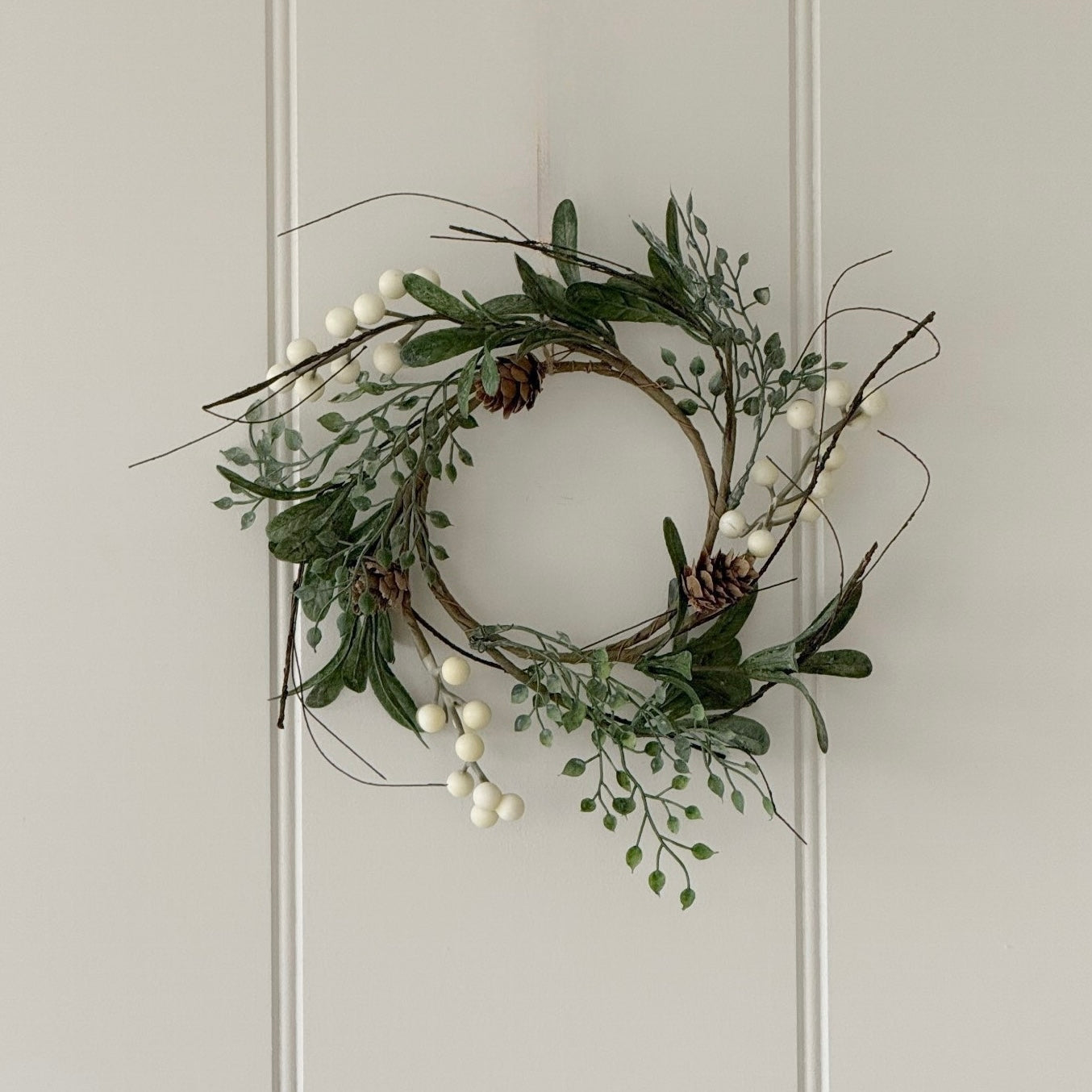 White Berry Candle Ring with Frosted Leaves