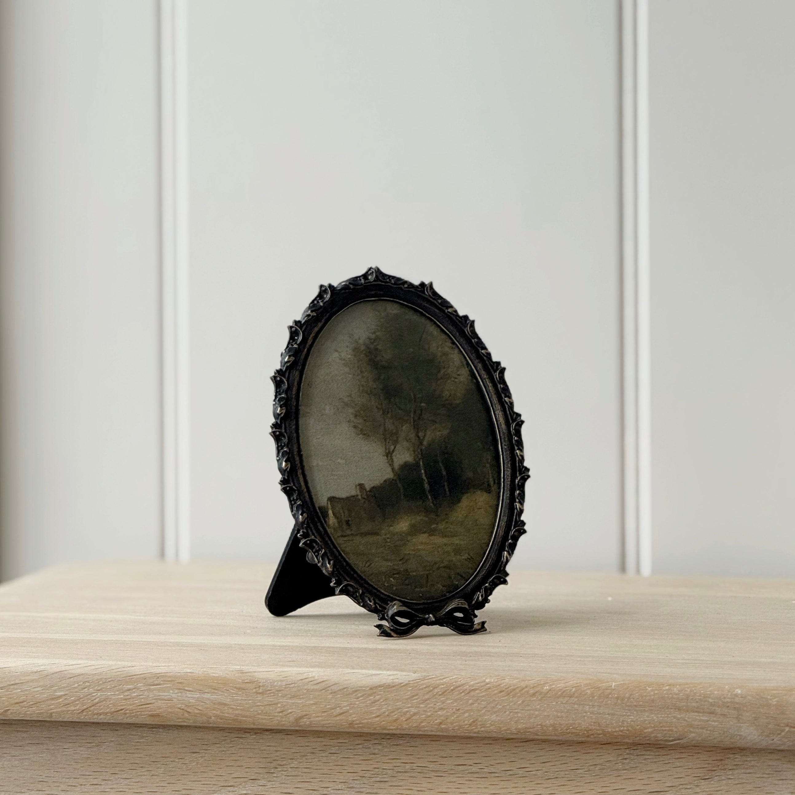 Vintage Style Oval Bow Frame