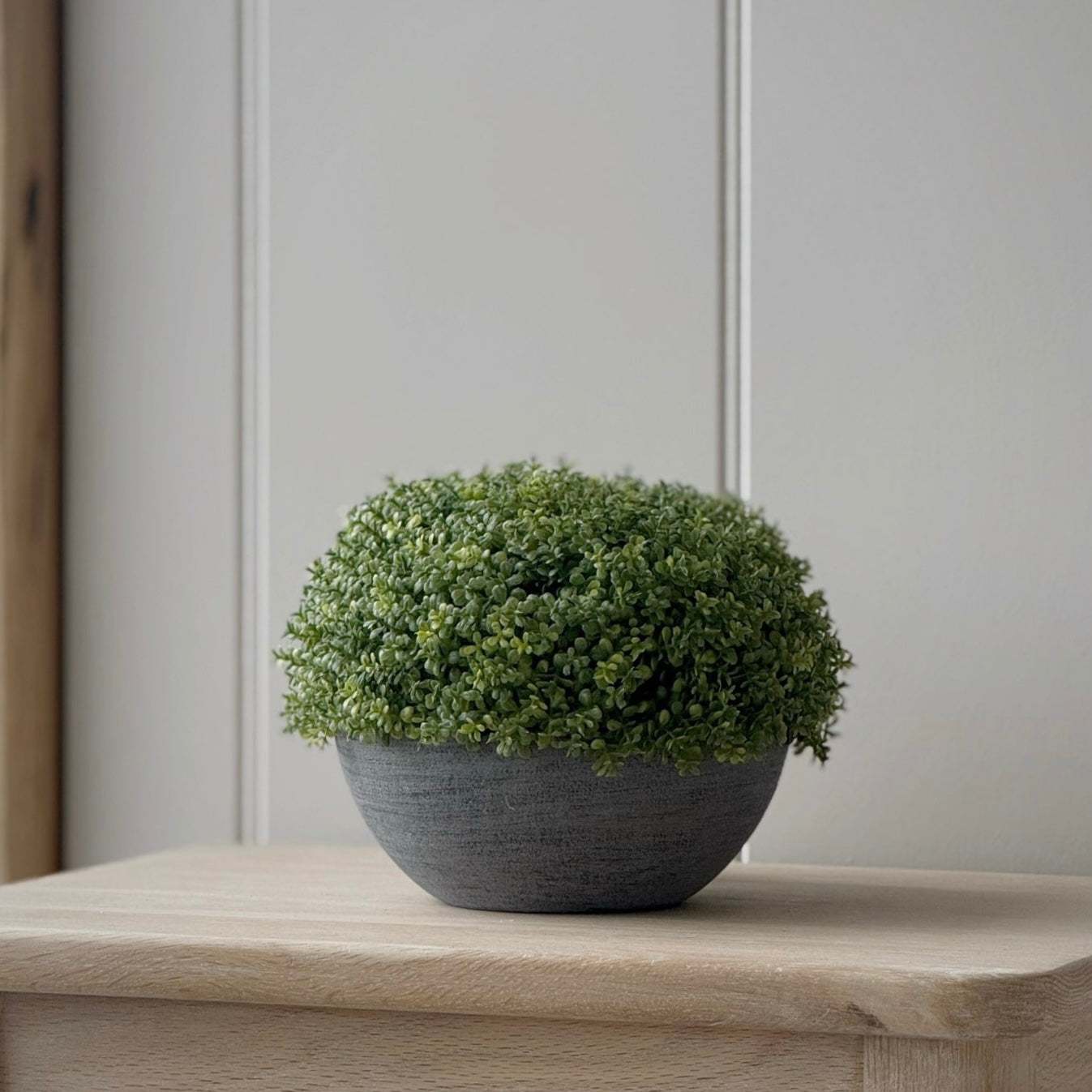 Hebe Globe Pot