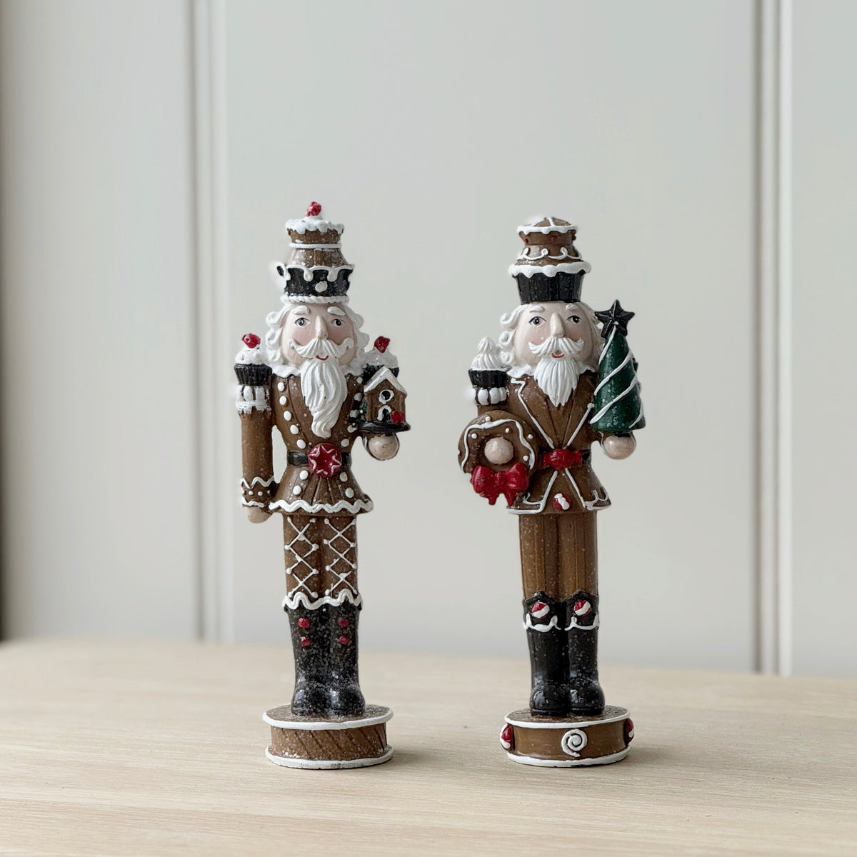 Set Of 2 Mocca Noel Nutcrackers