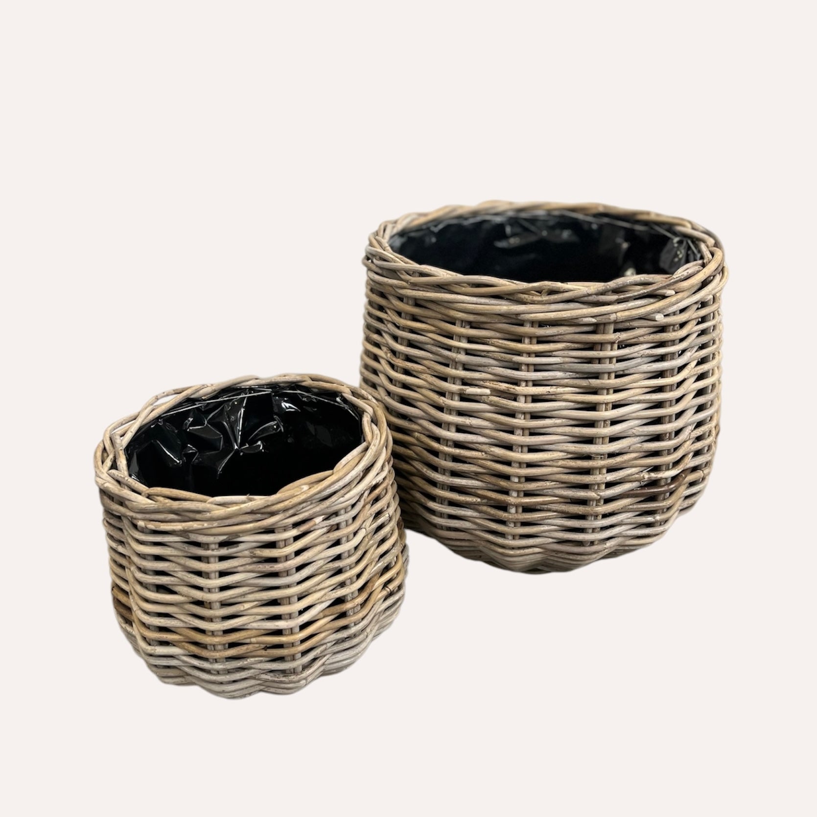 Kubu Round Planter