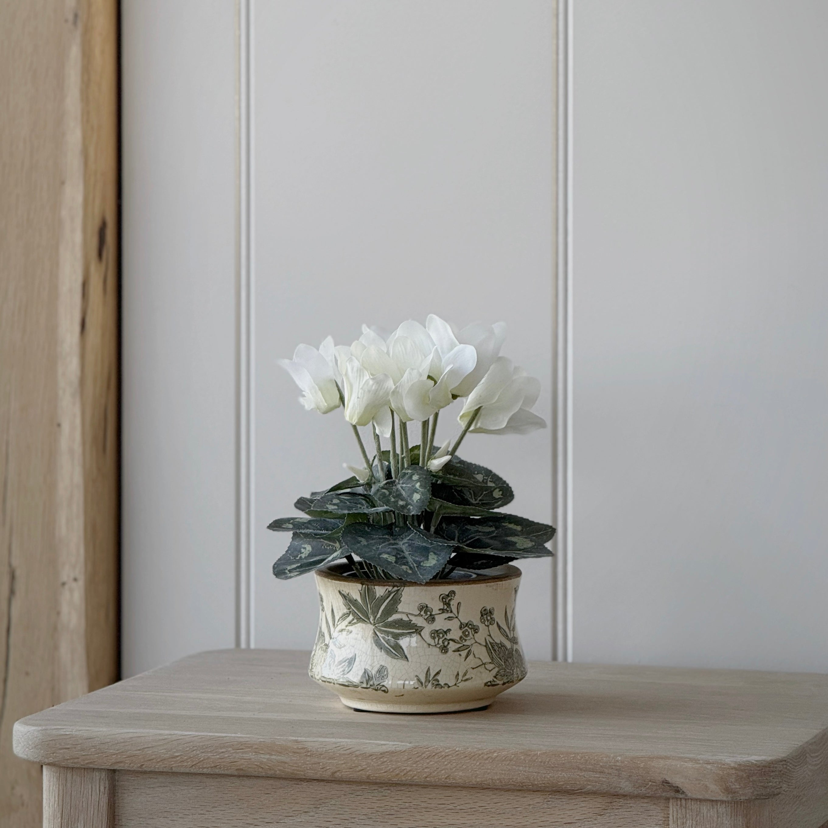 Small Cottage Green Floral Planter