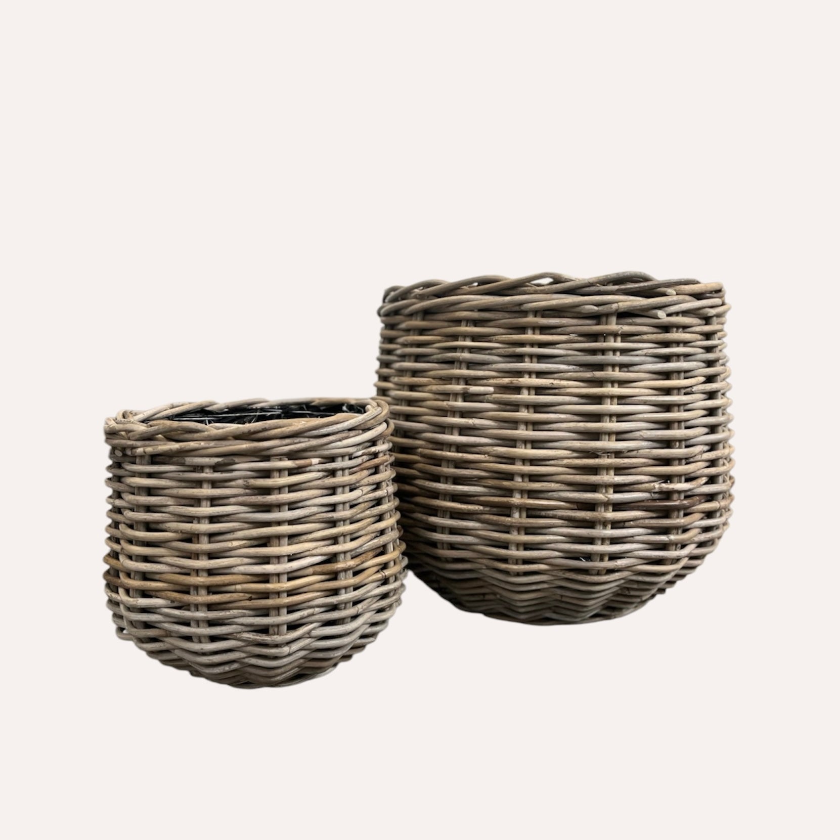 Kubu Round Planter