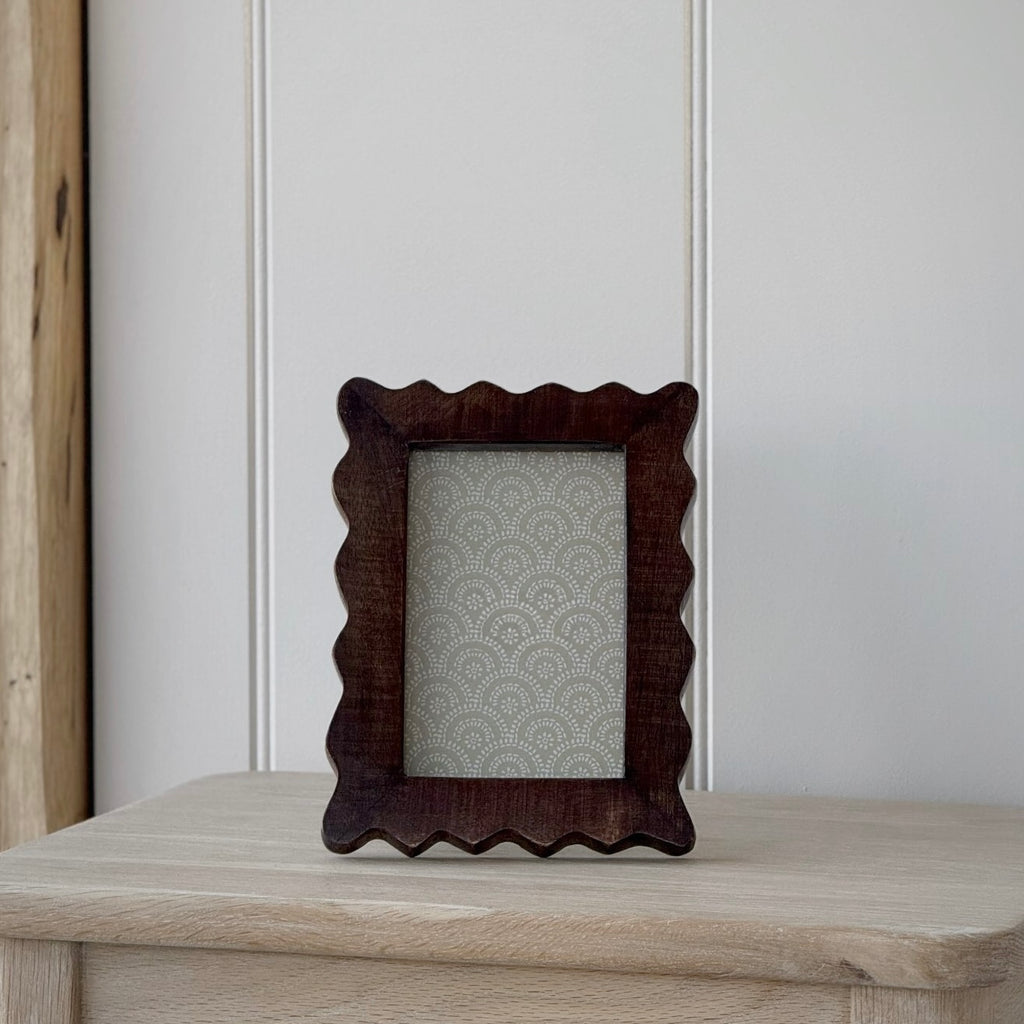 Wooden Scallop Photo Frame 6x4