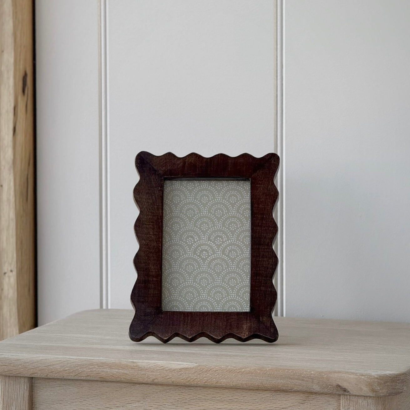 Wooden Scallop Photo Frame 6x4
