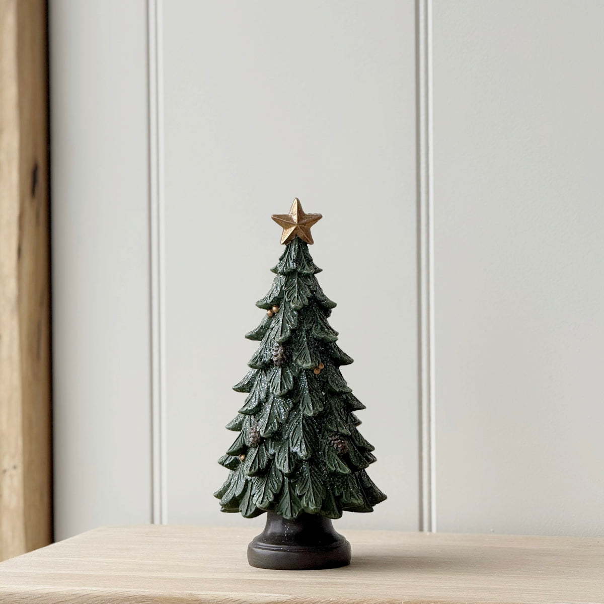 Noel Christmas Tree With Pinecones