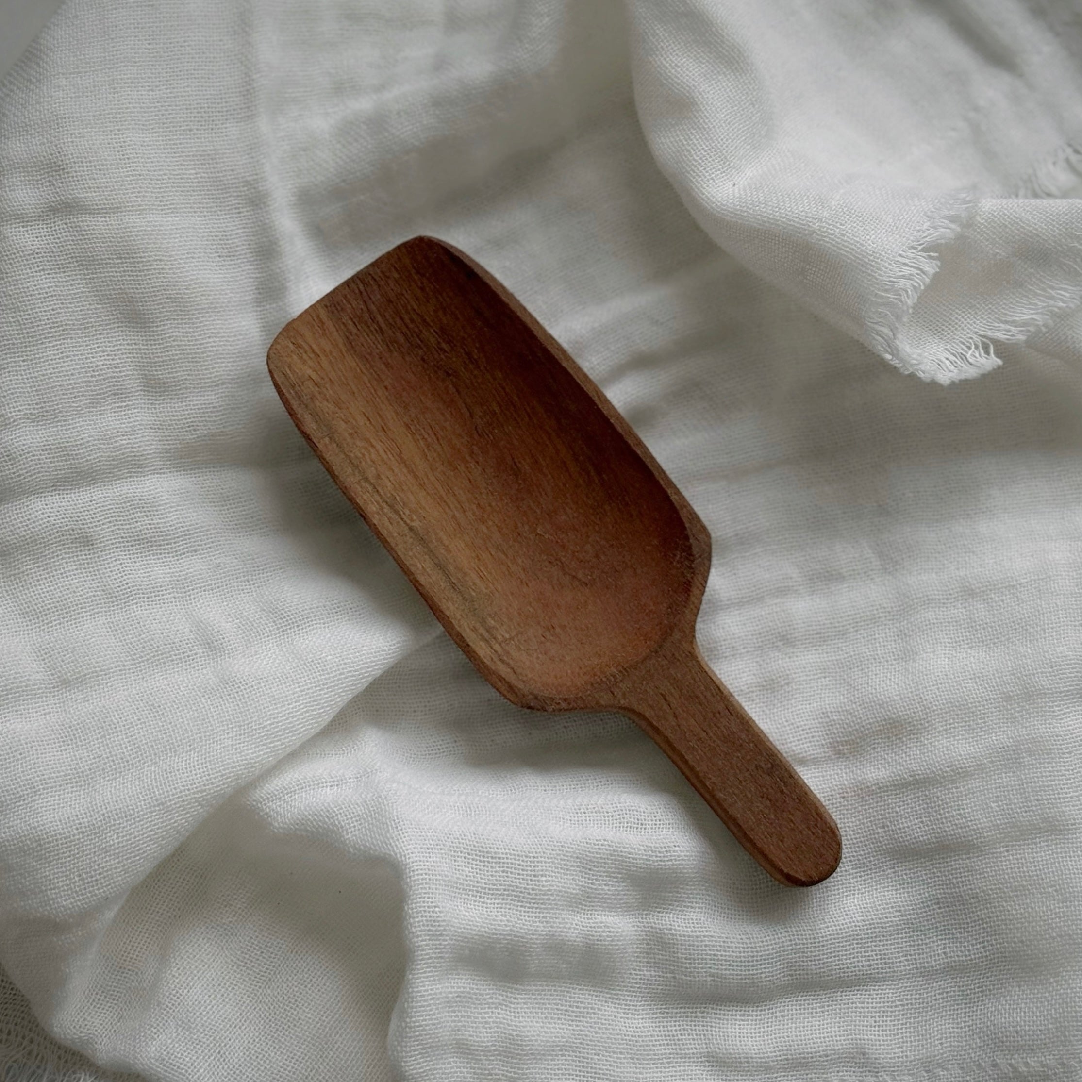 Scoop oiled acacia wood
