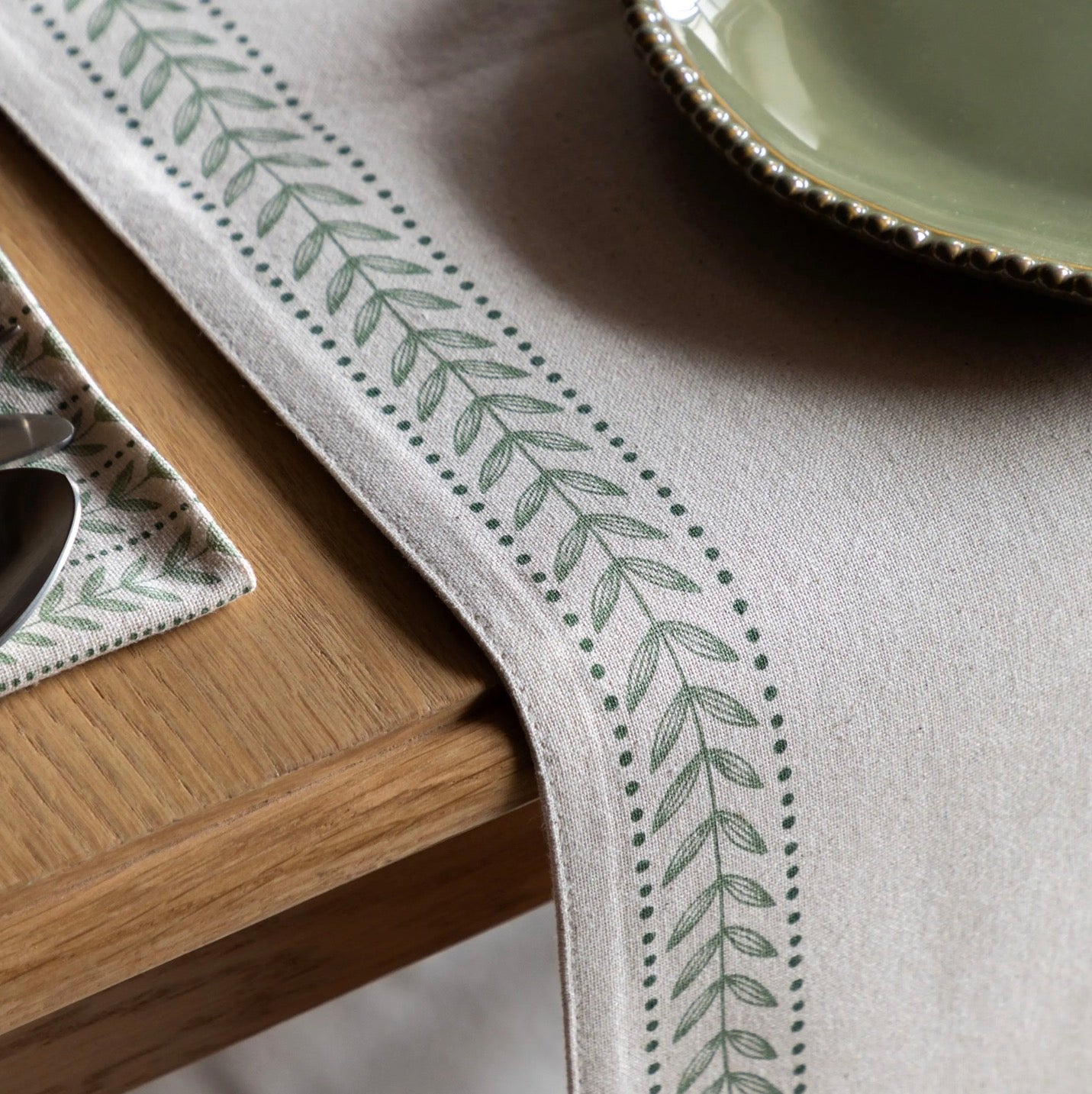 Arbor Leaf Table Runner Natural