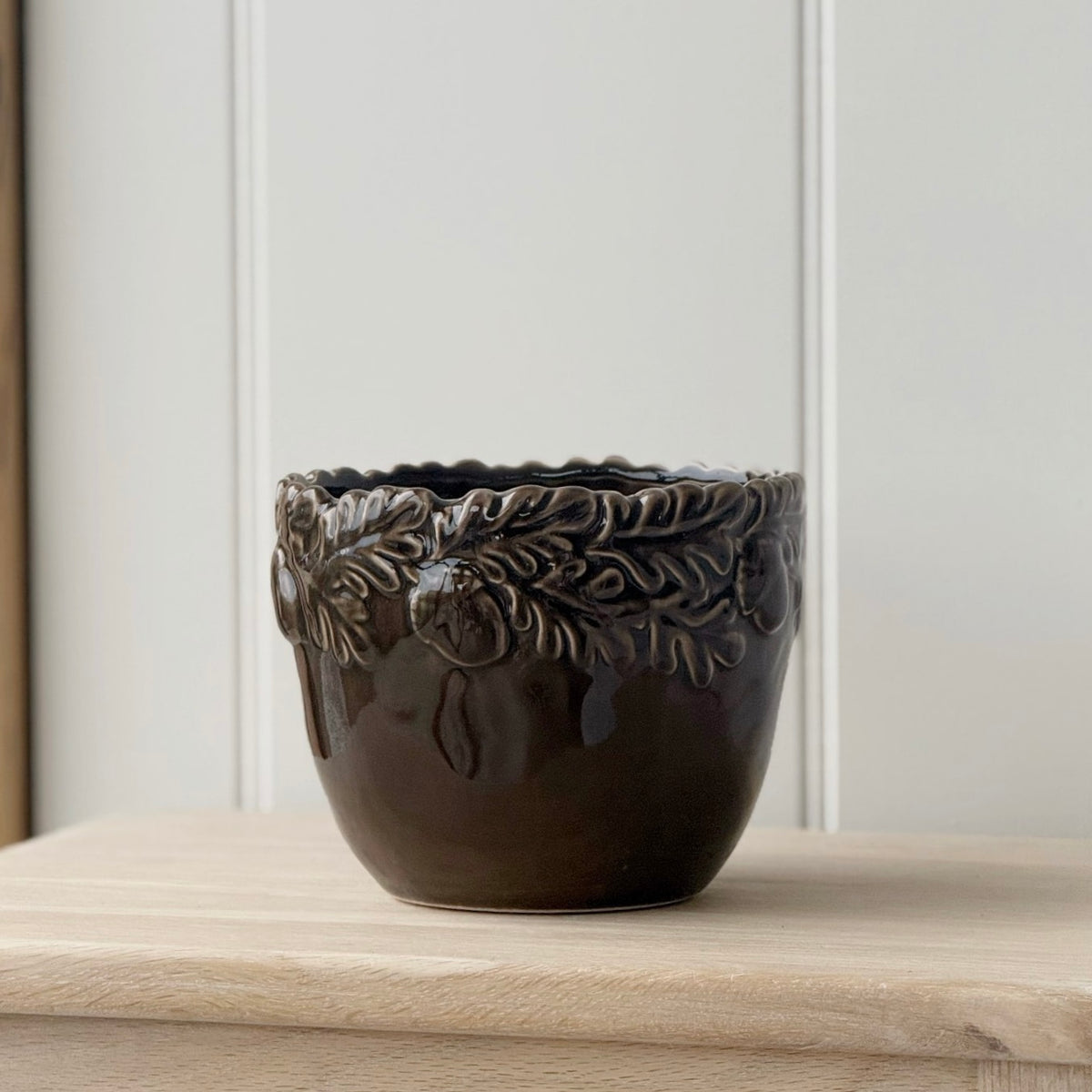 Brown Acorn Planter