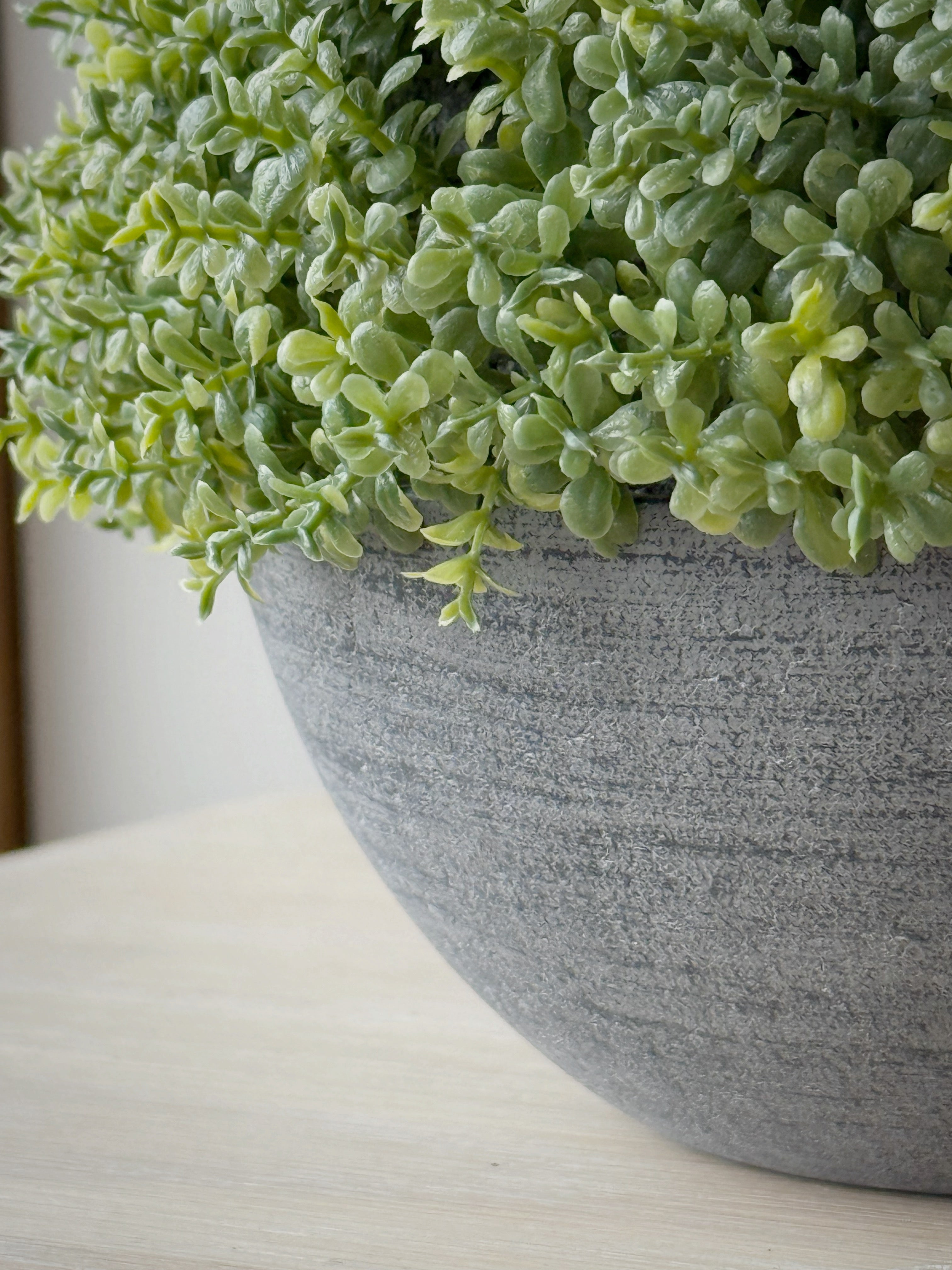 Hebe Globe Pot