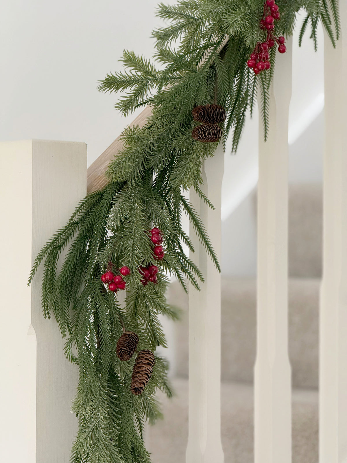 Norway Spruce & Berry Garland